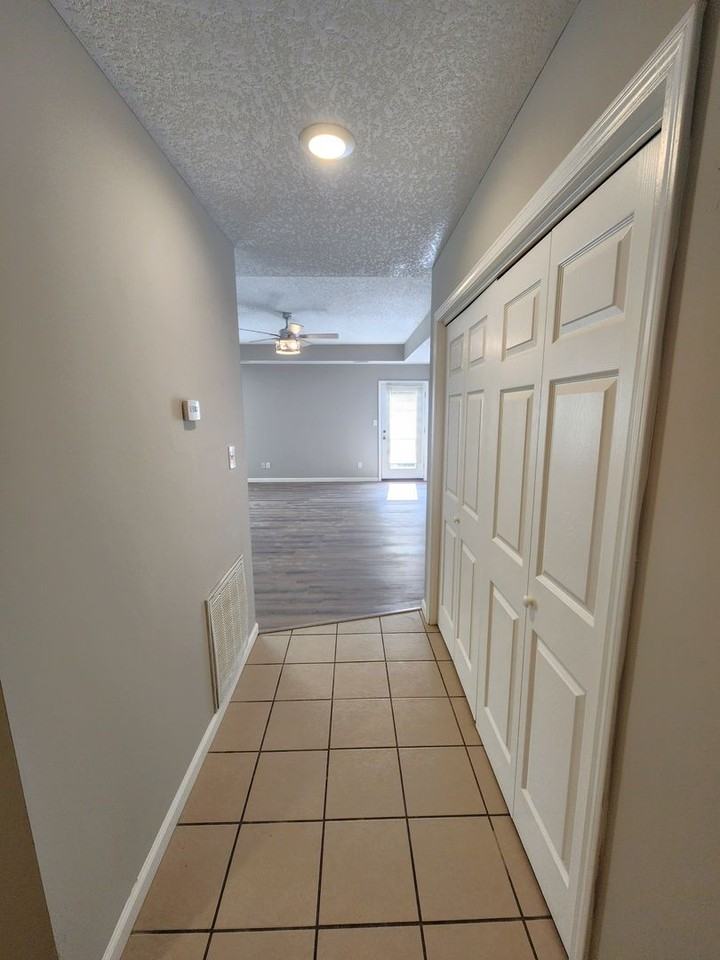 7110 Sw Greenview Dr - Photo 3 of 20