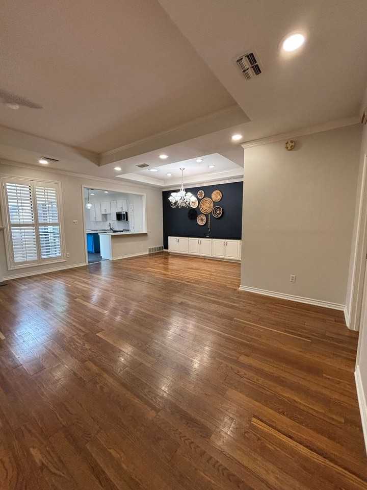 5026 Bellaire Dr S - Photo 7 of 50
