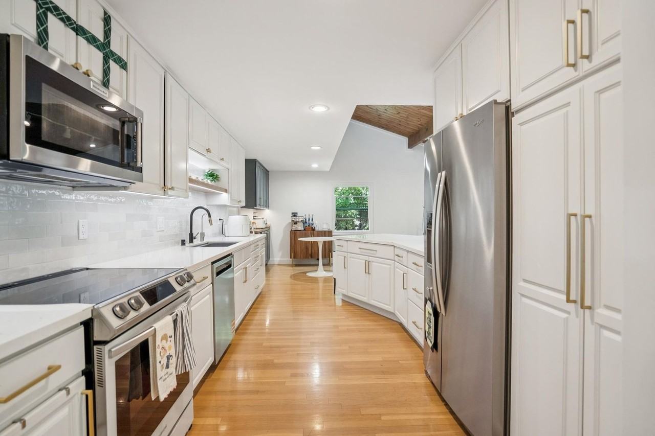 886 Berkeley Ave - Photo 3 of 19