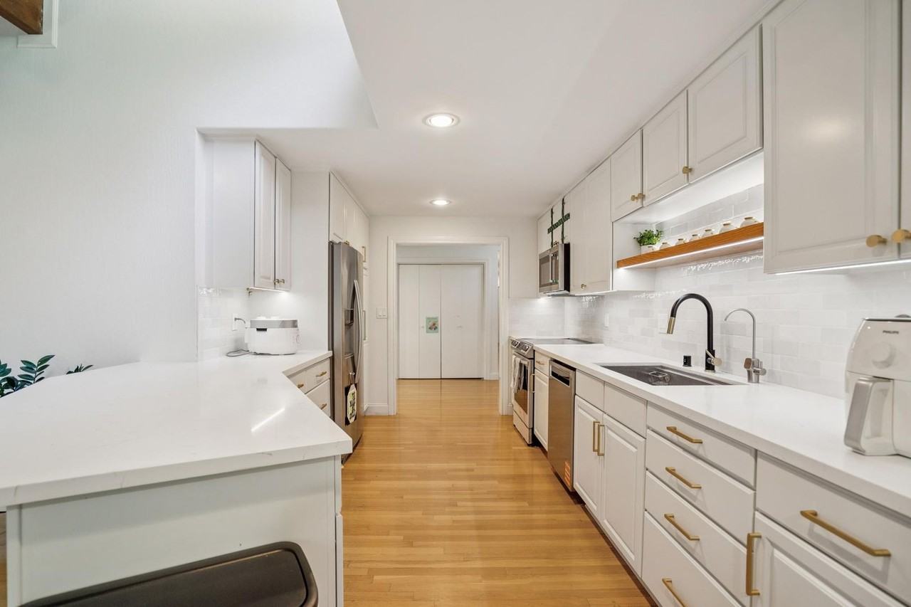 886 Berkeley Ave - Photo 4 of 19