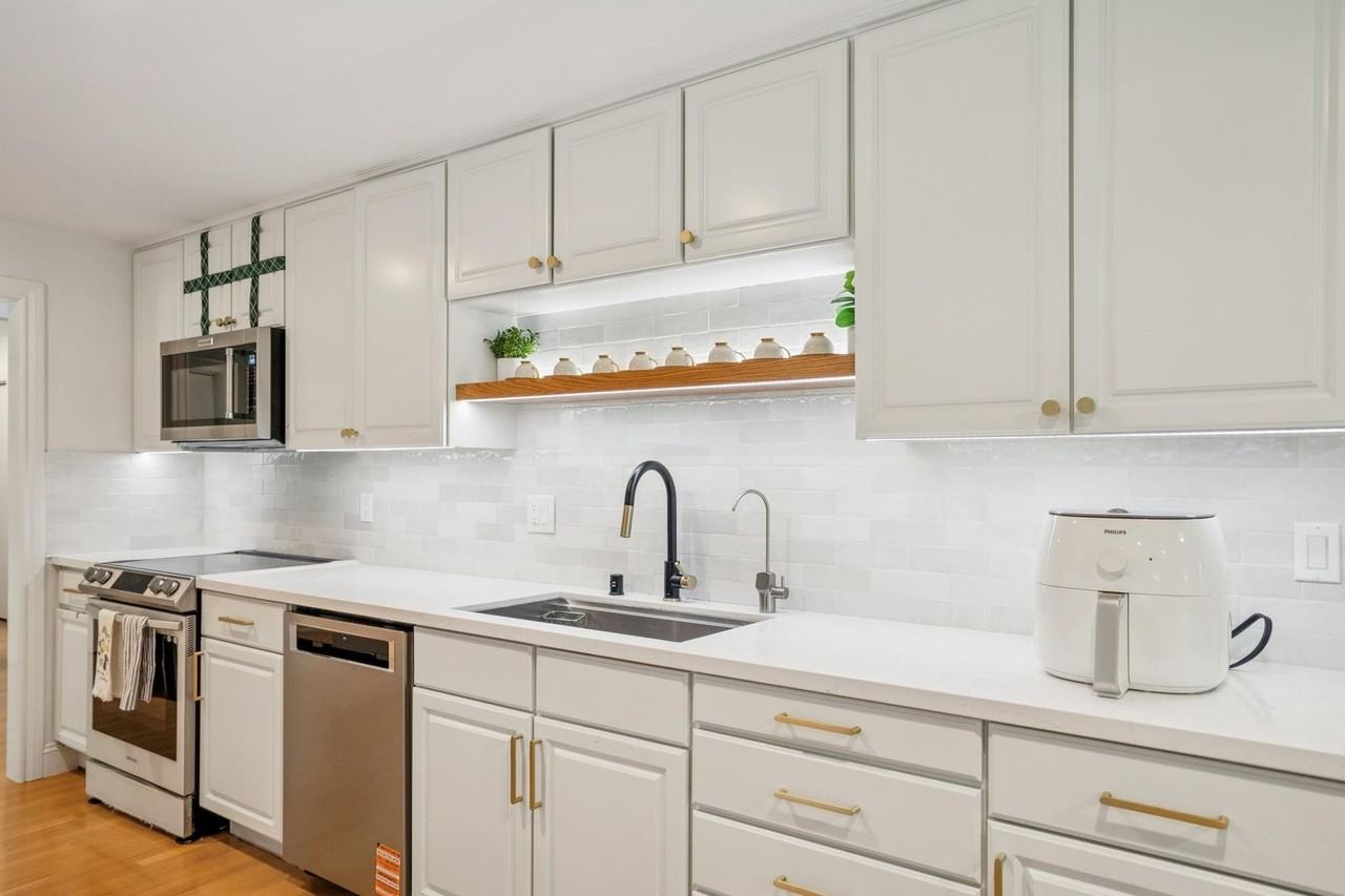 886 Berkeley Ave - Photo 5 of 19