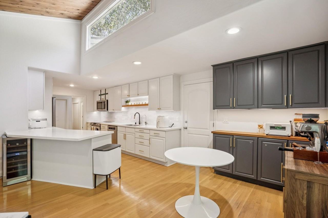 886 Berkeley Ave - Photo 6 of 19