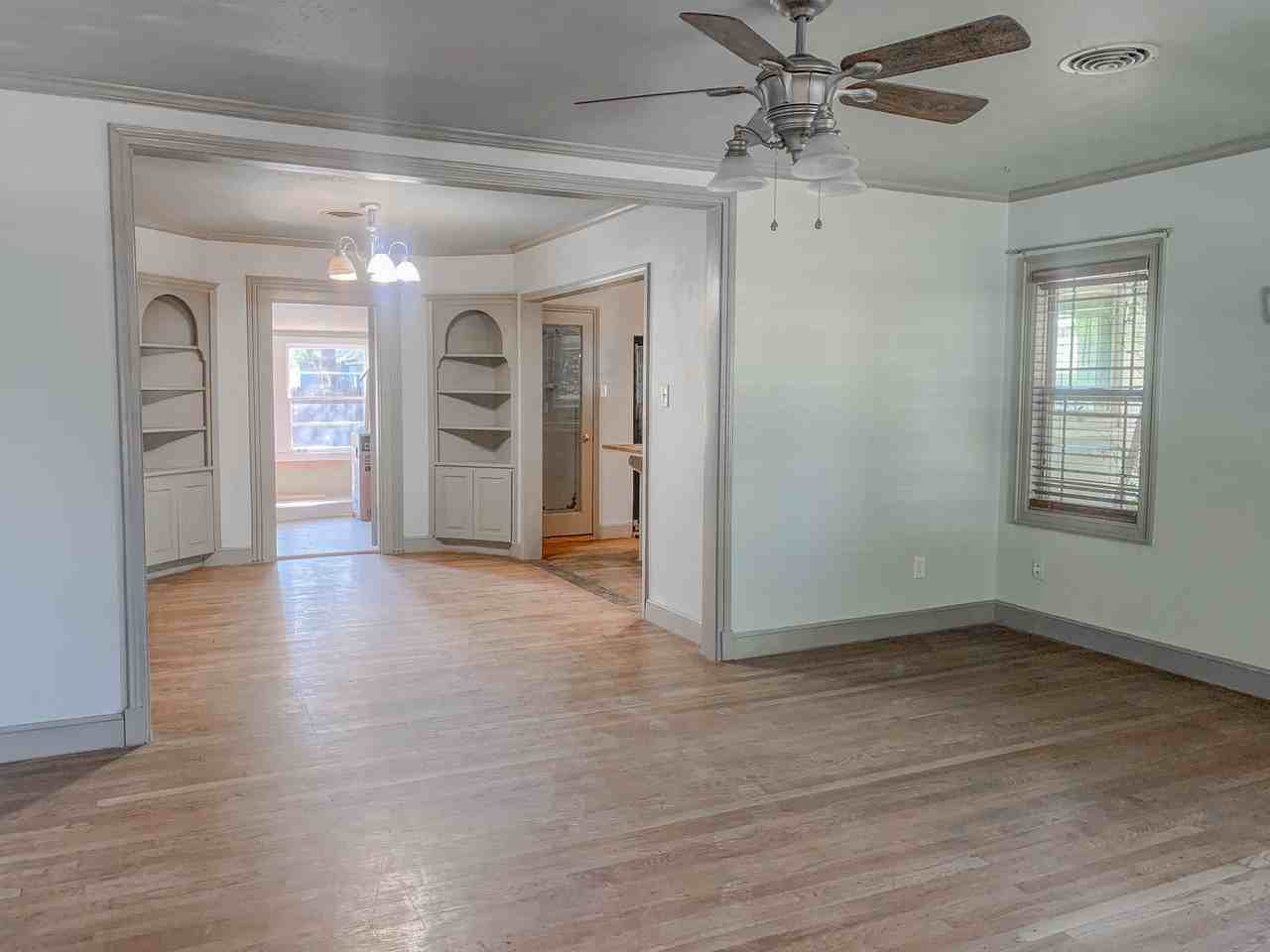 2511 23rd St - Photo 3 of 18