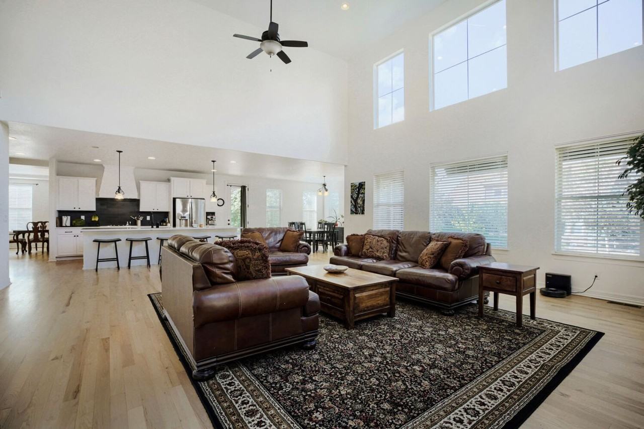 13897 Barbour St - Photo 5 of 30