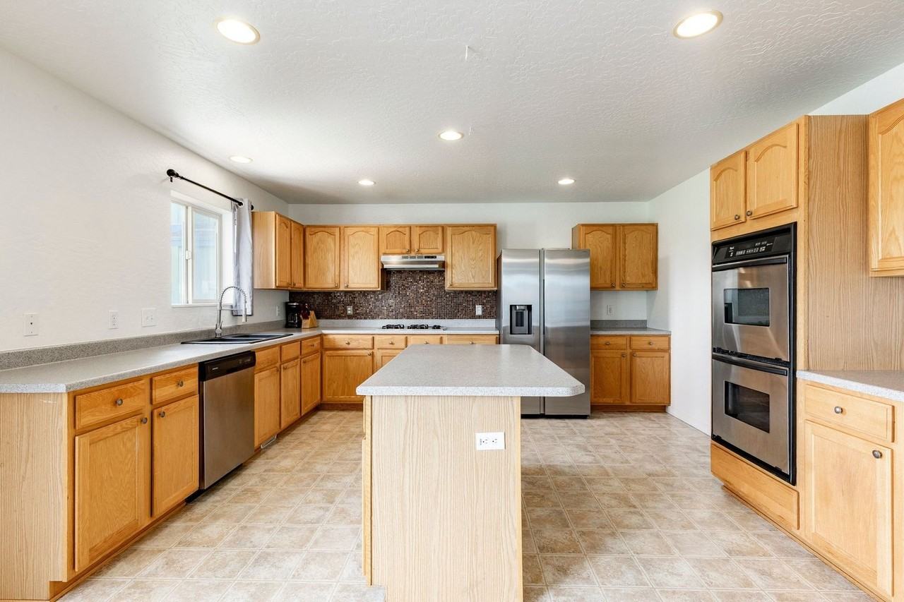 971 Mountain Willow Ln - Photo 2 of 28