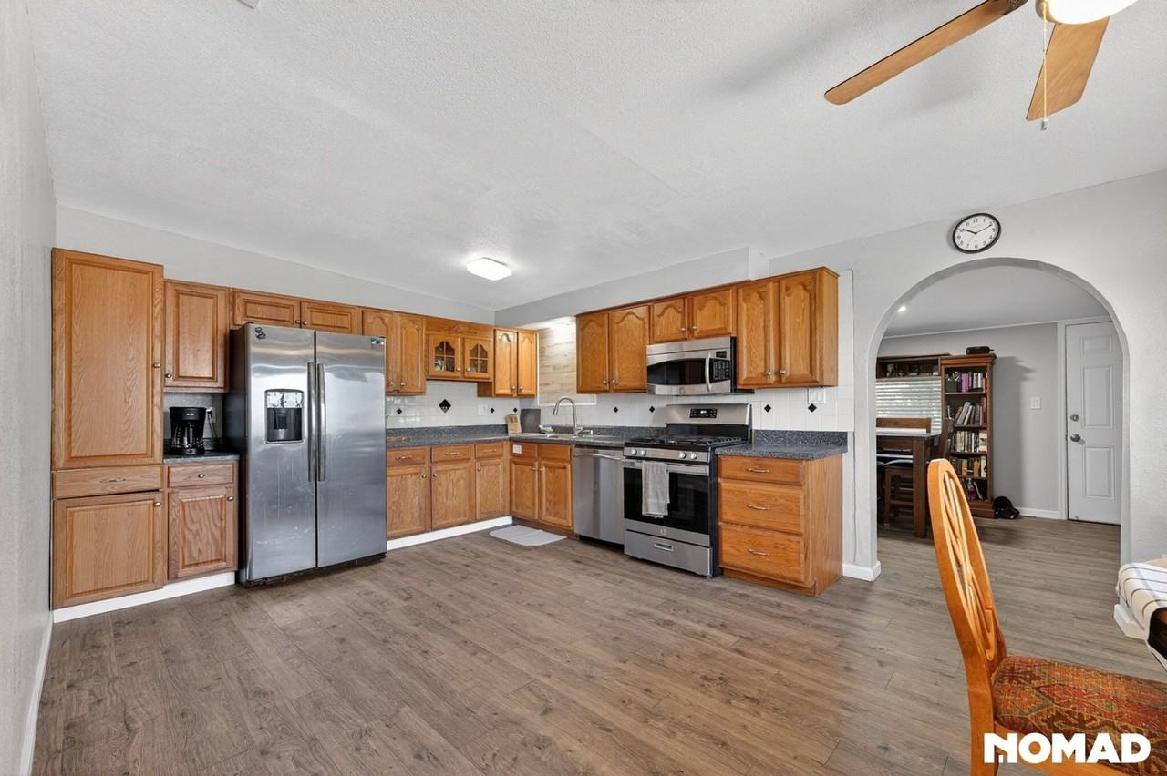 475 E 12th St - Photo 5 of 39