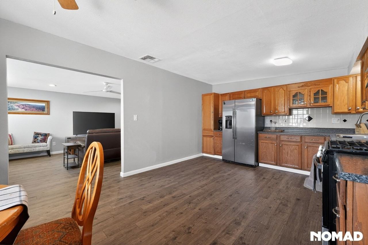 475 E 12th St - Photo 6 of 39