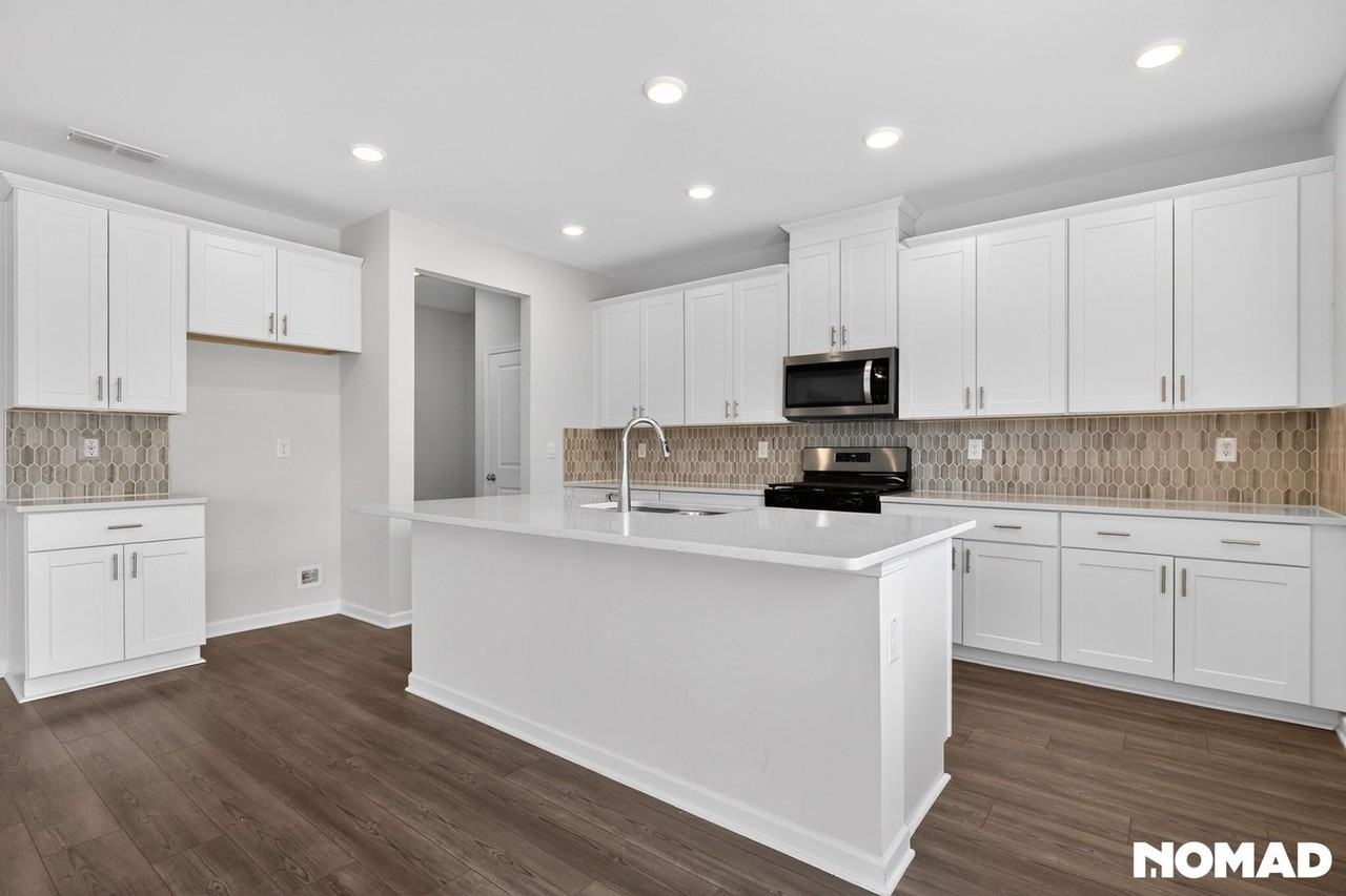 6039 Hickory Creek Ct - Photo 5 of 37