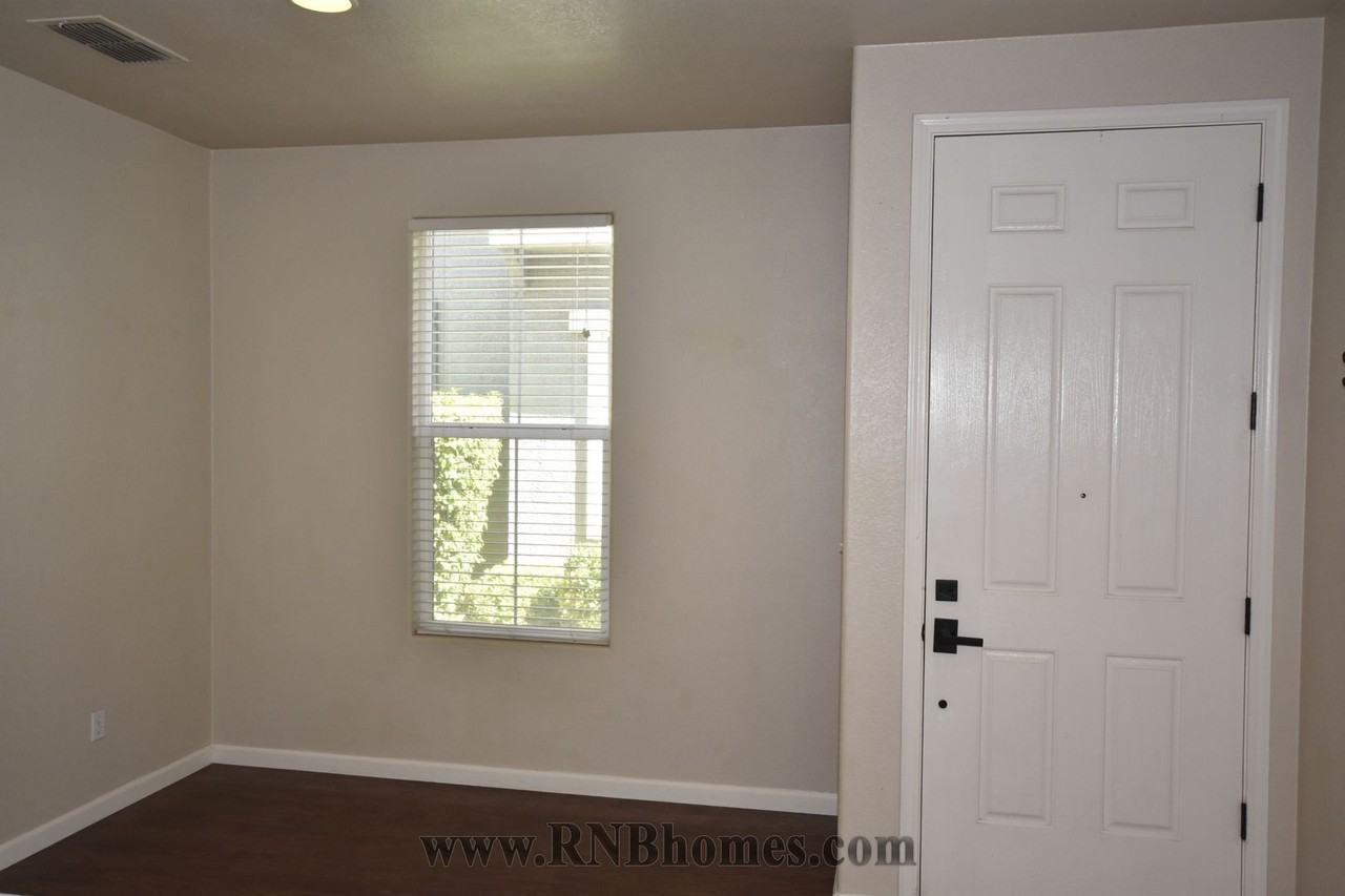 268 Phoenix Cir - Photo 2 of 17