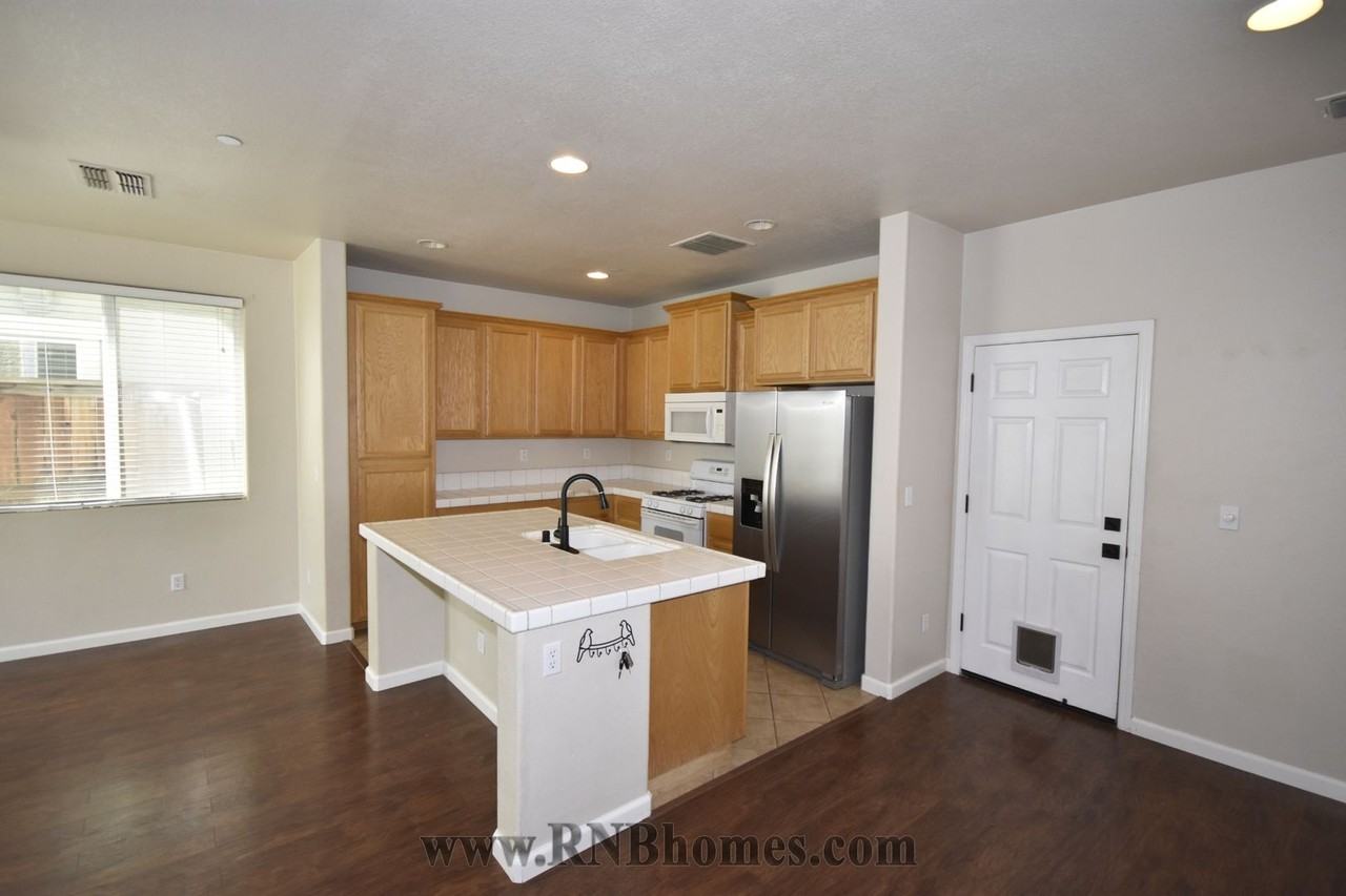 268 Phoenix Cir - Photo 4 of 17