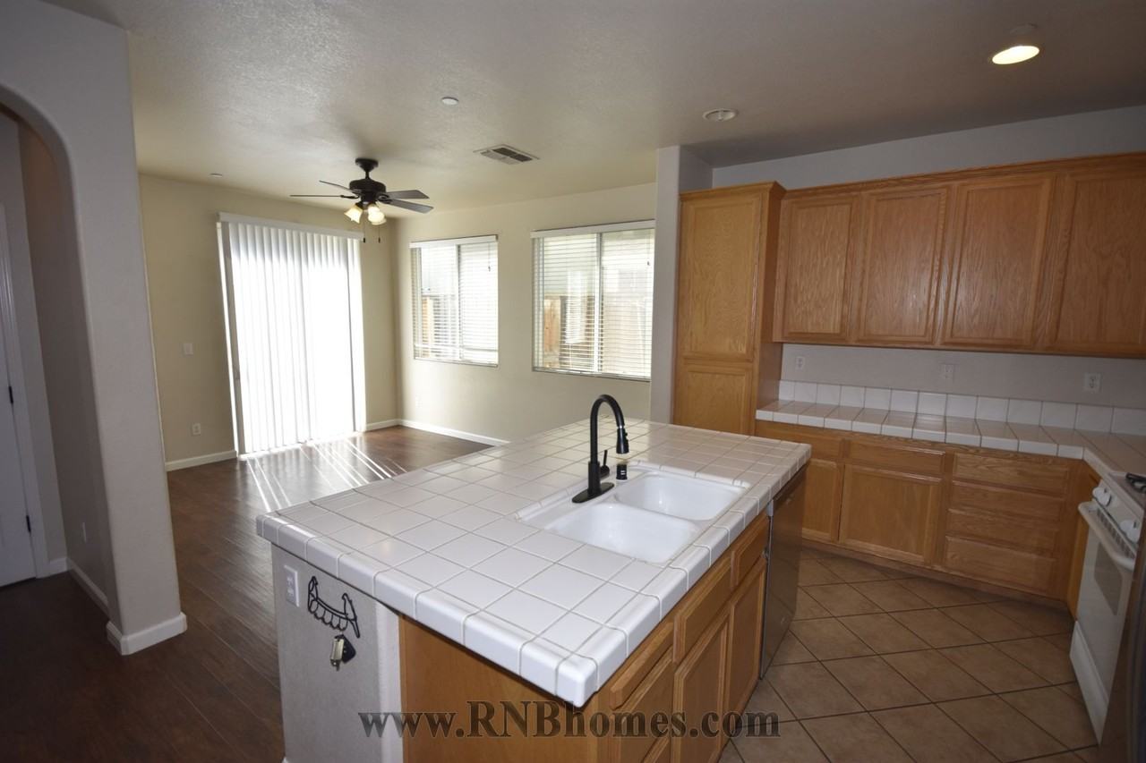 268 Phoenix Cir - Photo 5 of 17