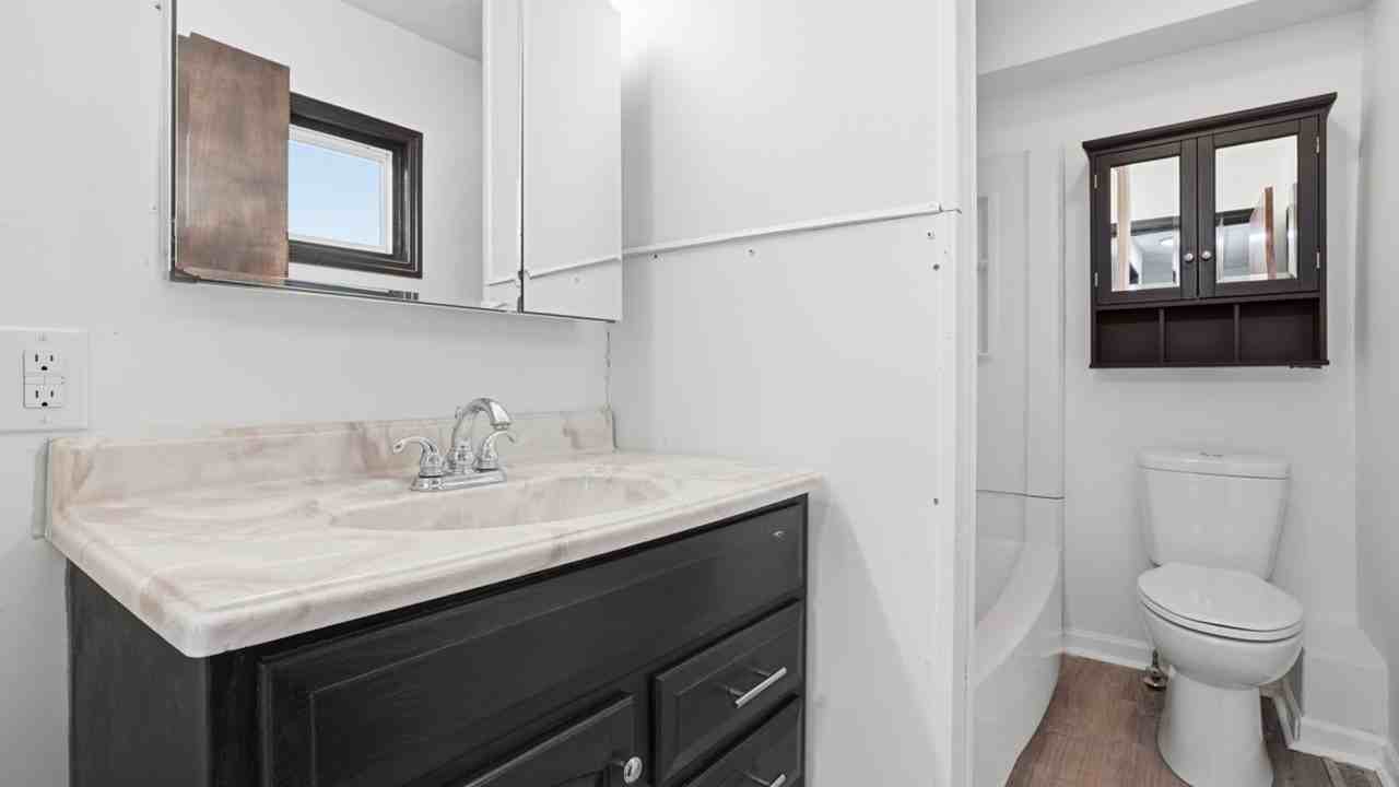 2512 Franklin St - Photo 4 of 10
