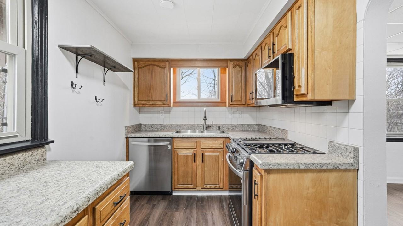 2512 Franklin St - Photo 7 of 10
