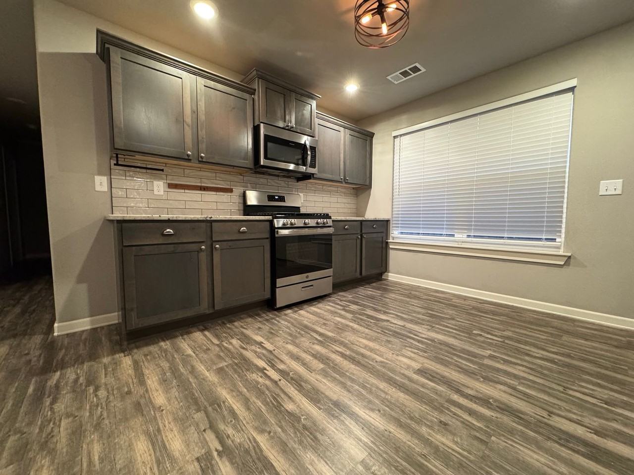 1707 S K Pl - Photo 6 of 24