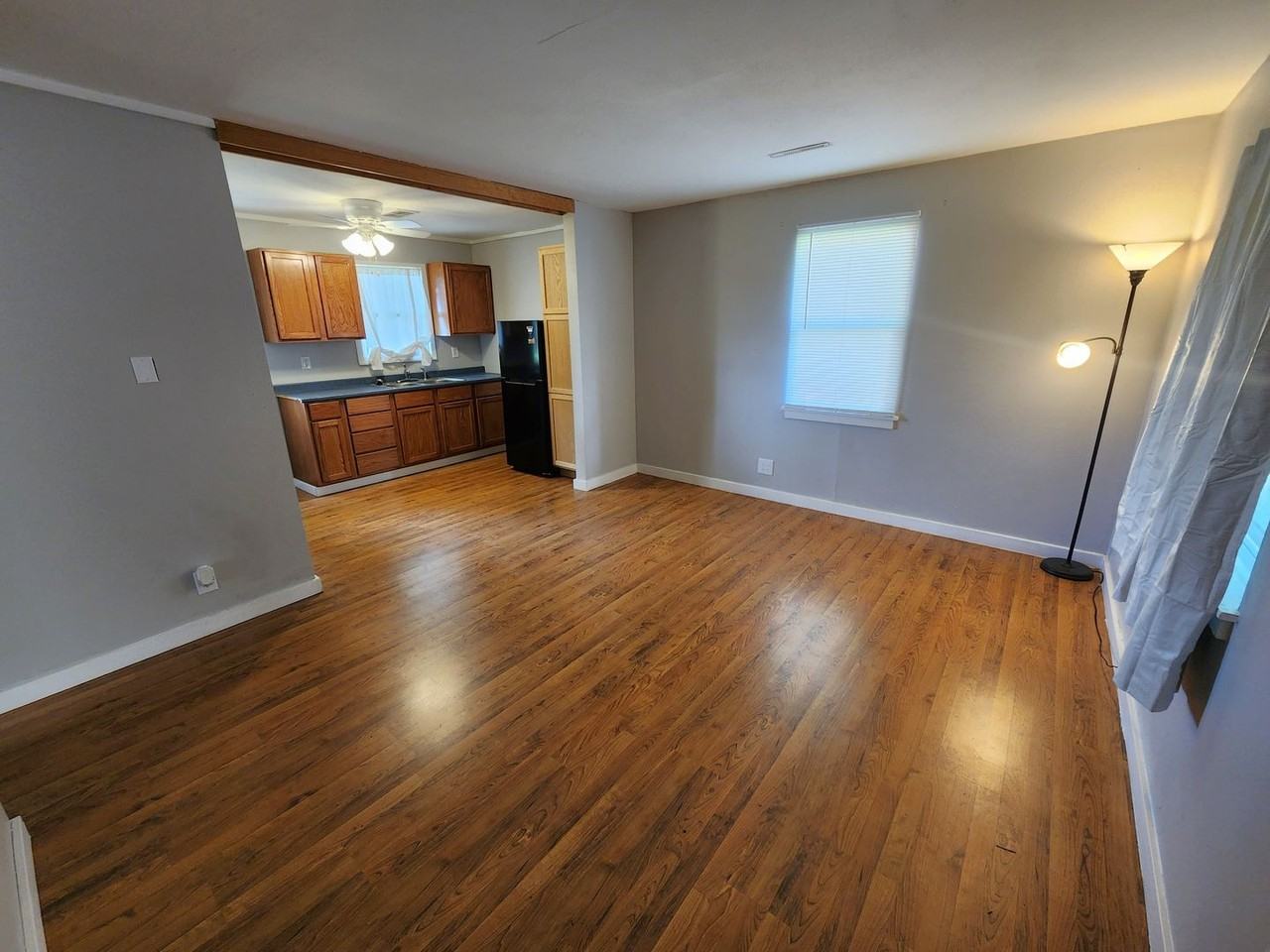 201 Sw Sanneman Dr - Photo 3 of 10