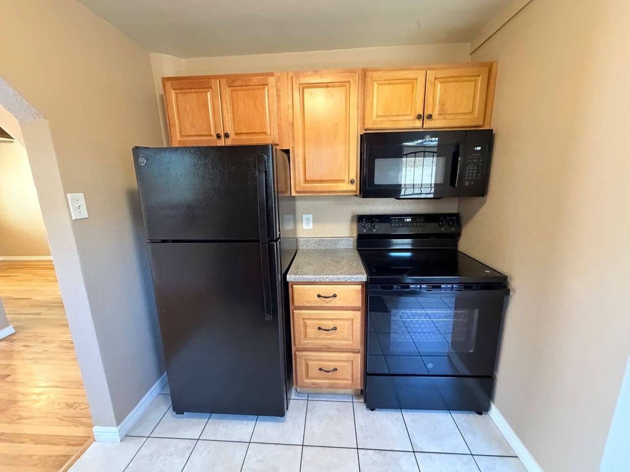 1687 Moline St - Photo 5 of 17