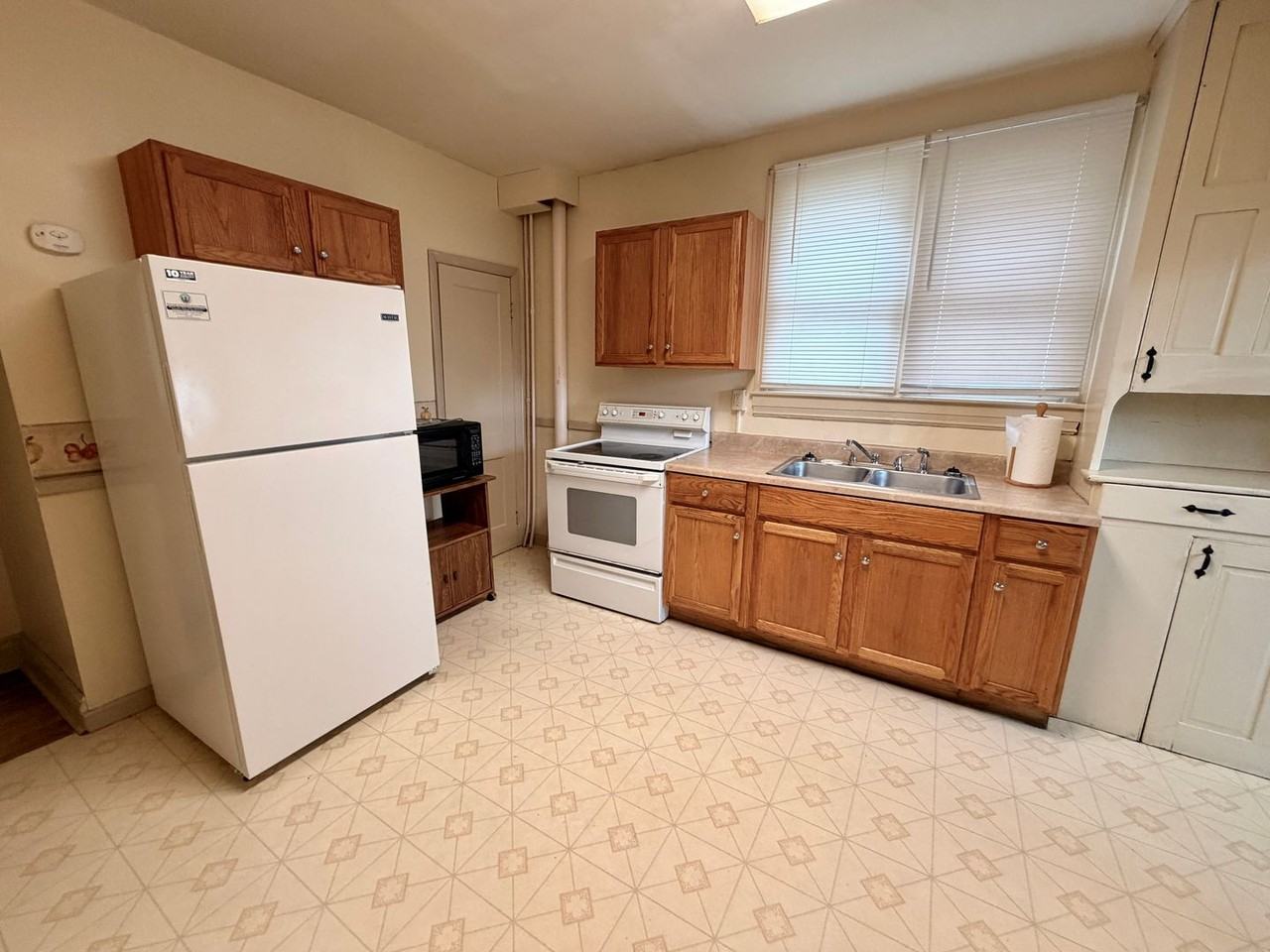301 Lincoln Way W - Photo 5 of 11