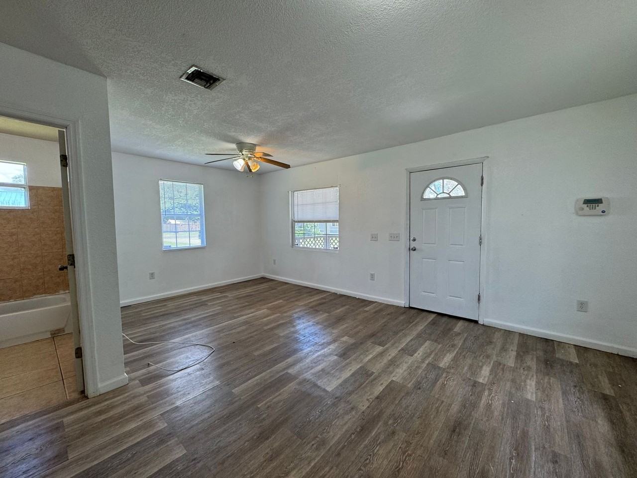 849 Ne Maple Ln - Photo 4 of 14