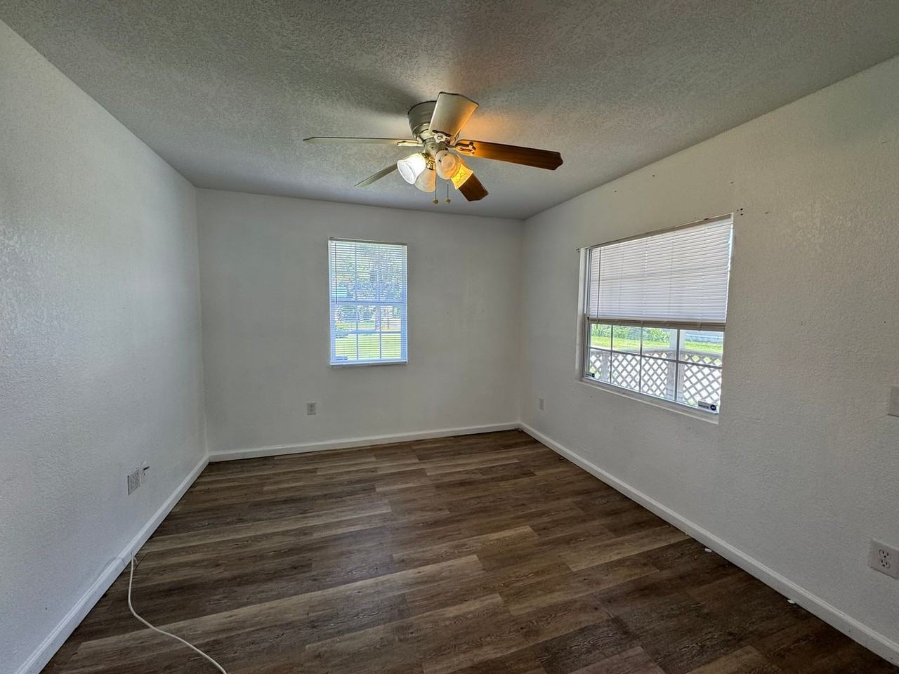 849 Ne Maple Ln - Photo 5 of 14