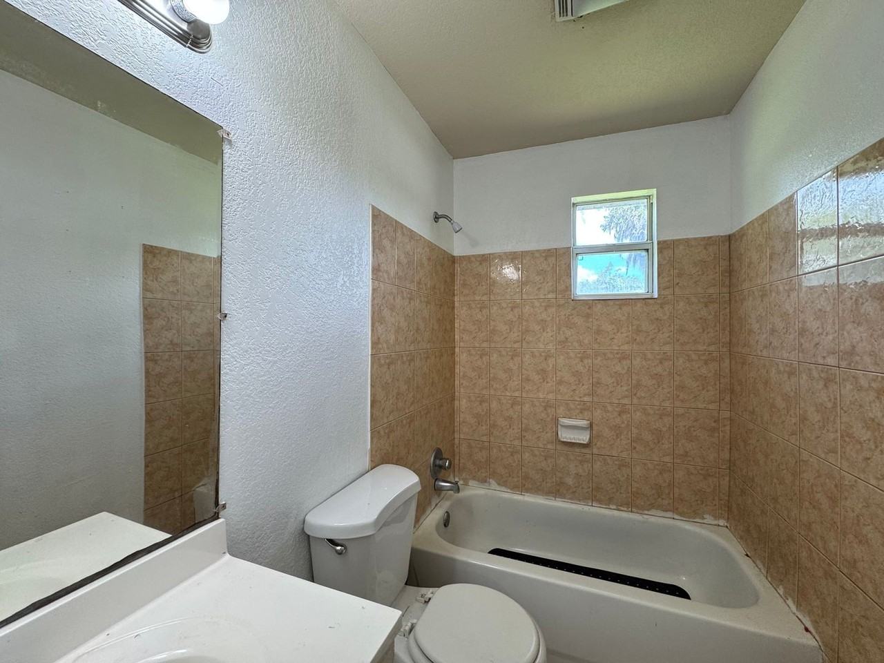 849 Ne Maple Ln - Photo 7 of 14