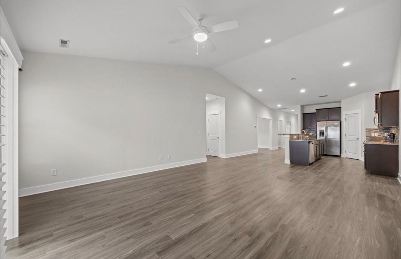 1619 Riverwalk Dr - Photo 3 of 14