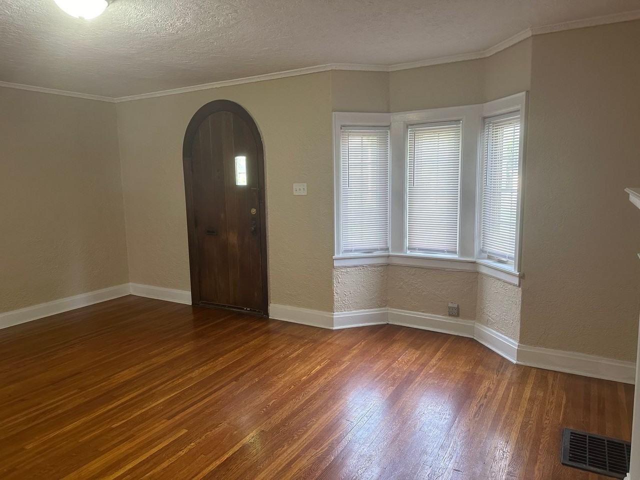 2192 Coventry Rd - Photo 5 of 36