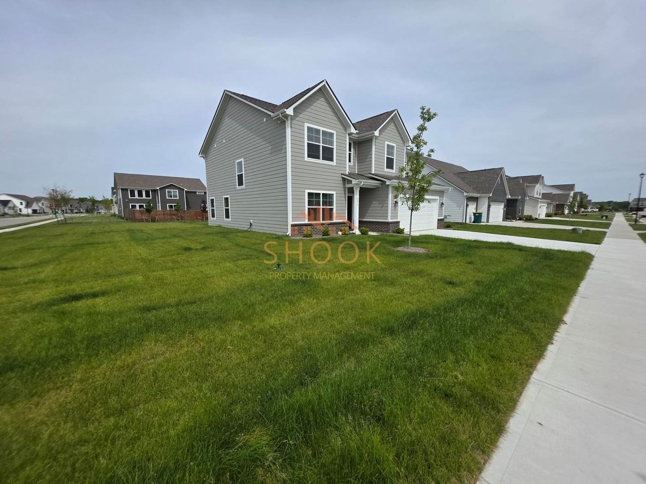 6272 Spirea Ct - Photo 3 of 28