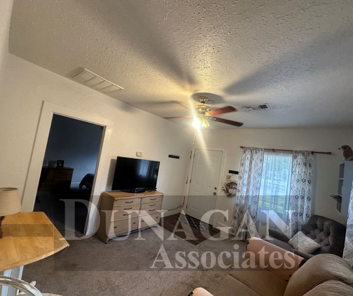 507 W Hagerman St - Photo 2 of 7