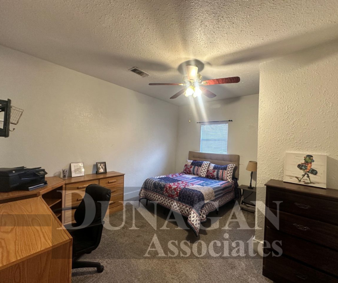 507 W Hagerman St - Photo 5 of 7