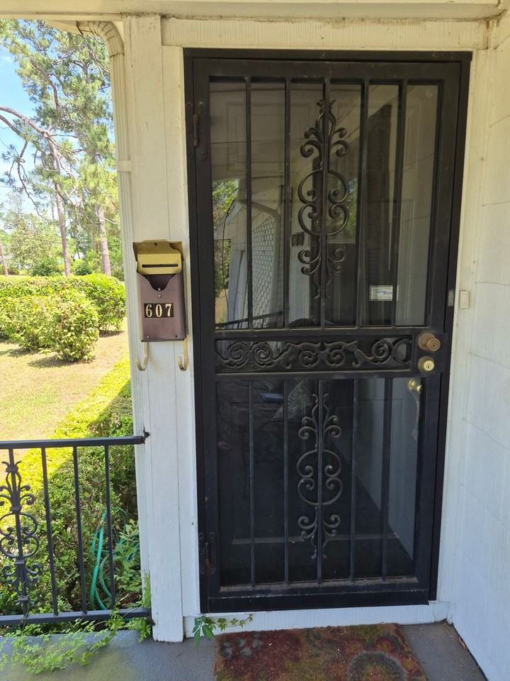 607 Pinetree Rd - Photo 2 of 13