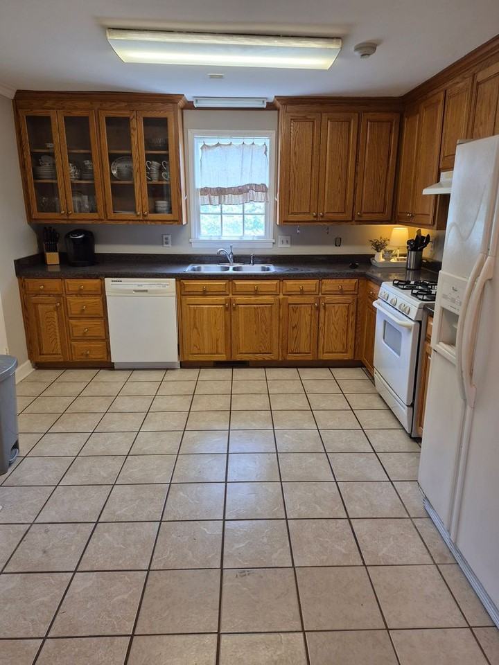 607 Pinetree Rd - Photo 3 of 13