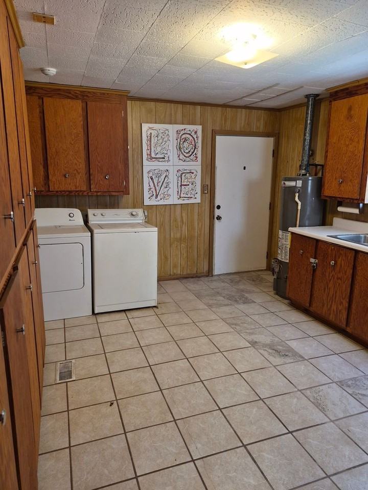 607 Pinetree Rd - Photo 4 of 13