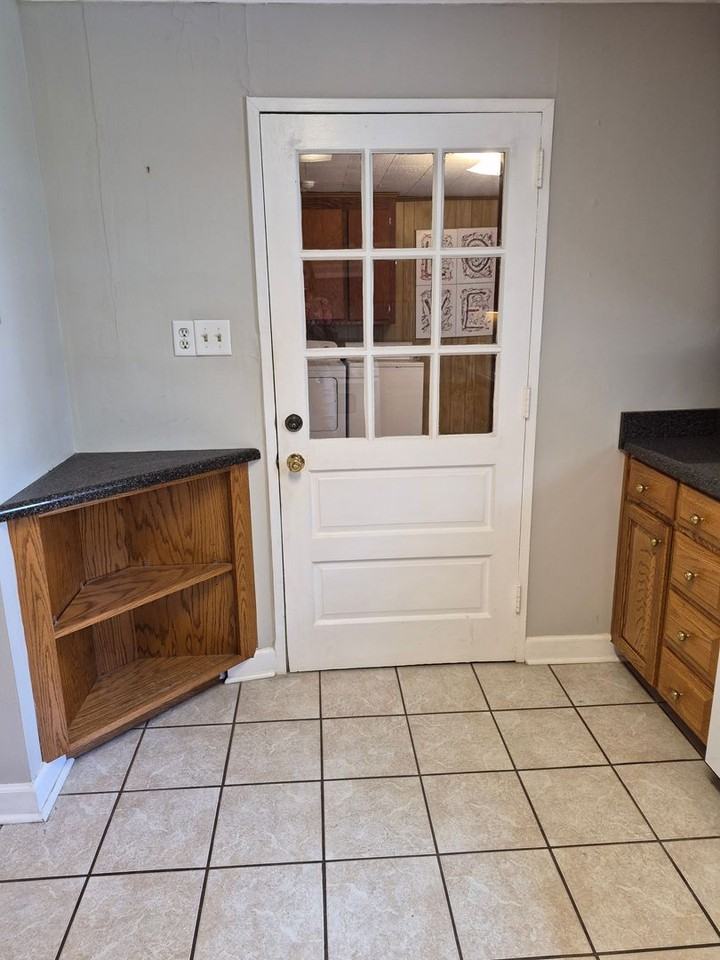 607 Pinetree Rd - Photo 6 of 13
