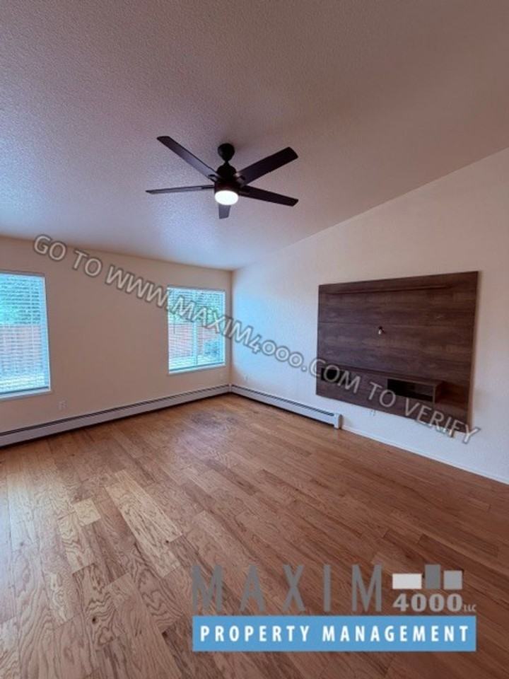 255 Sargent Cir - Photo 4 of 18