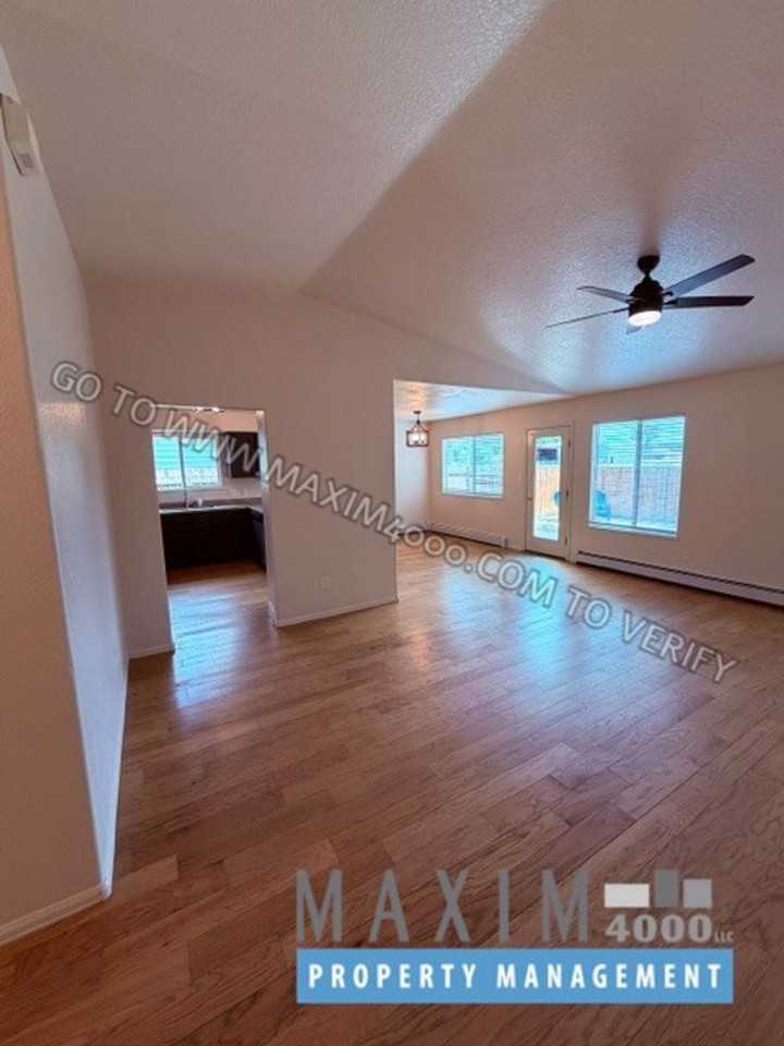 255 Sargent Cir - Photo 5 of 18