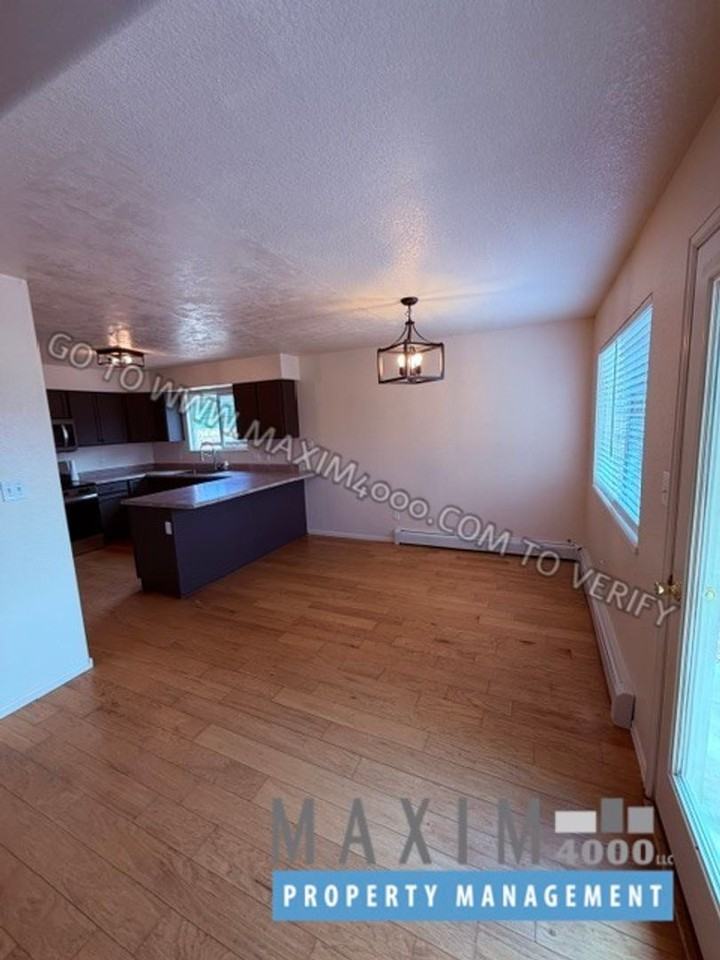 255 Sargent Cir - Photo 6 of 18