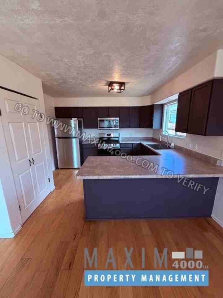 255 Sargent Cir - Photo 7 of 18