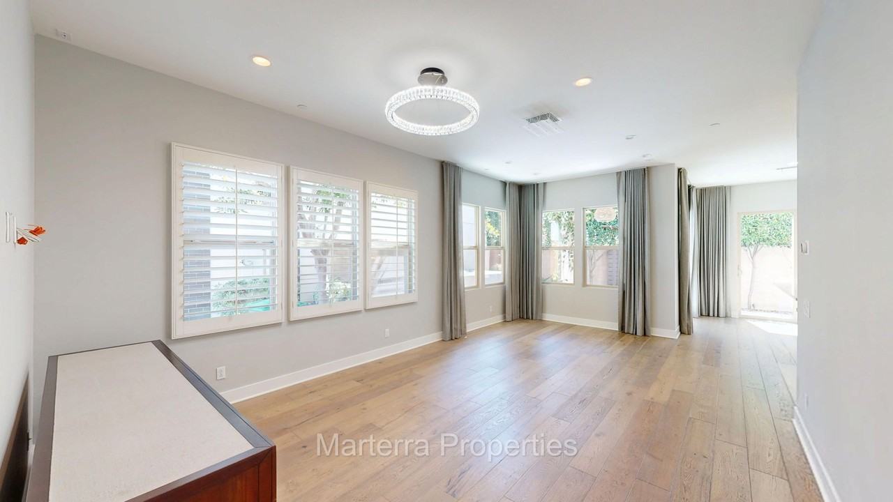 2111 Harper Way - Photo 2 of 28