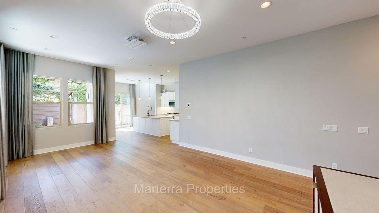 2111 Harper Way - Photo 4 of 28