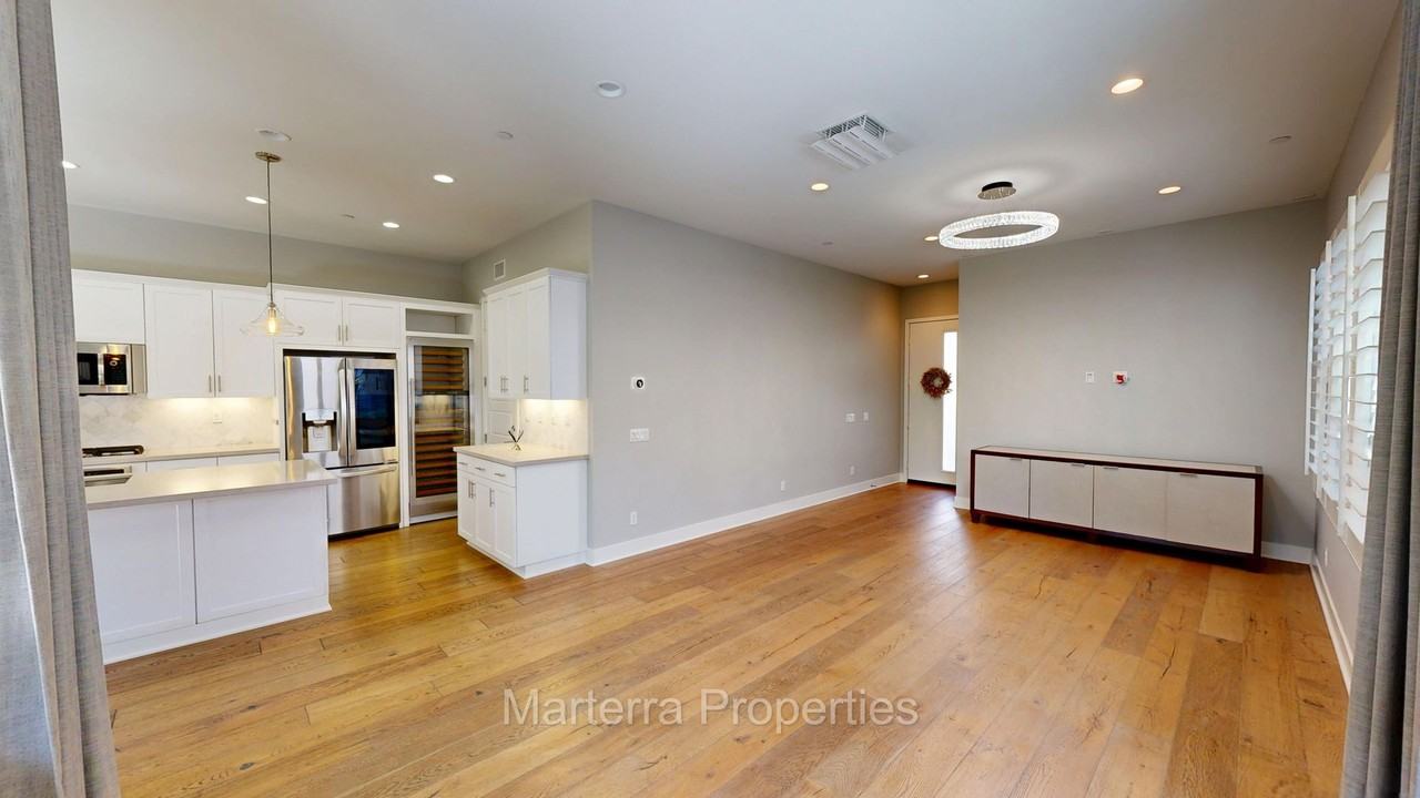 2111 Harper Way - Photo 5 of 28