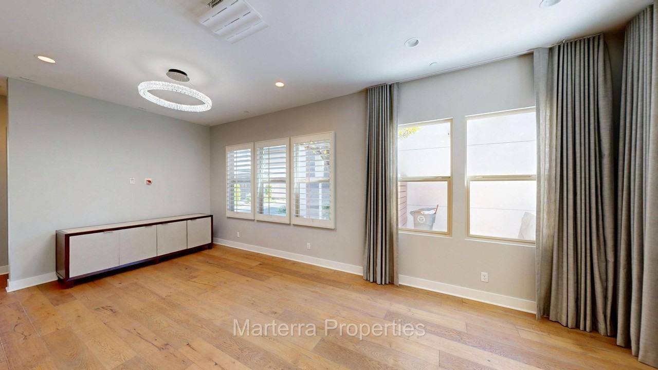 2111 Harper Way - Photo 6 of 28