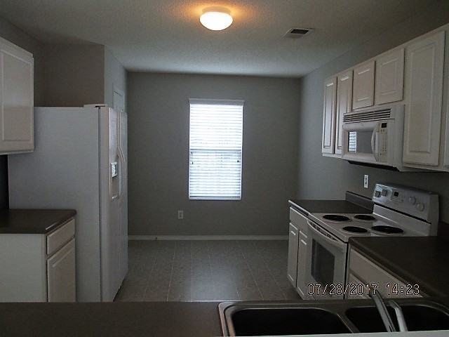 3302 Skybrook Ln - Photo 6 of 13