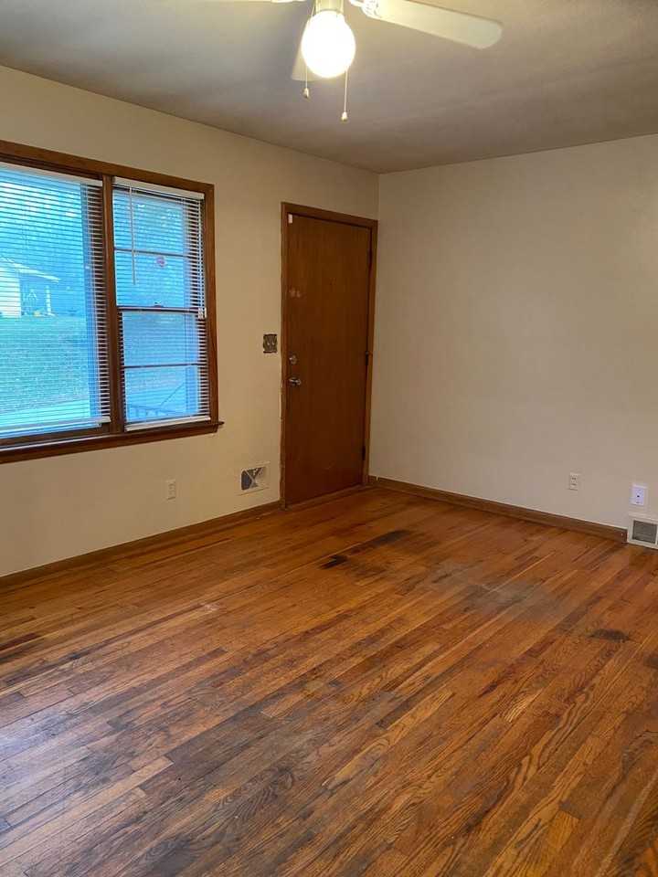 10606 E Kentucky Ave - Photo 2 of 17
