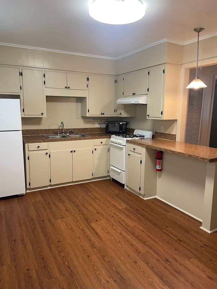 606 S Trenton St #14 - Photo 2 of 3