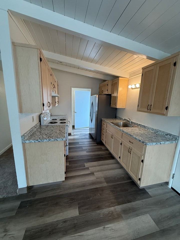 1615 Kentucky St - Photo 2 of 17