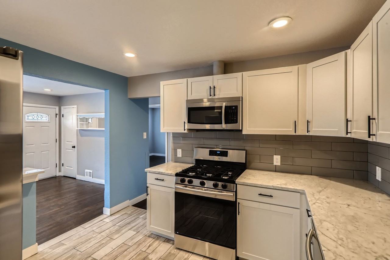 1314 S Meade St - Photo 2 of 10