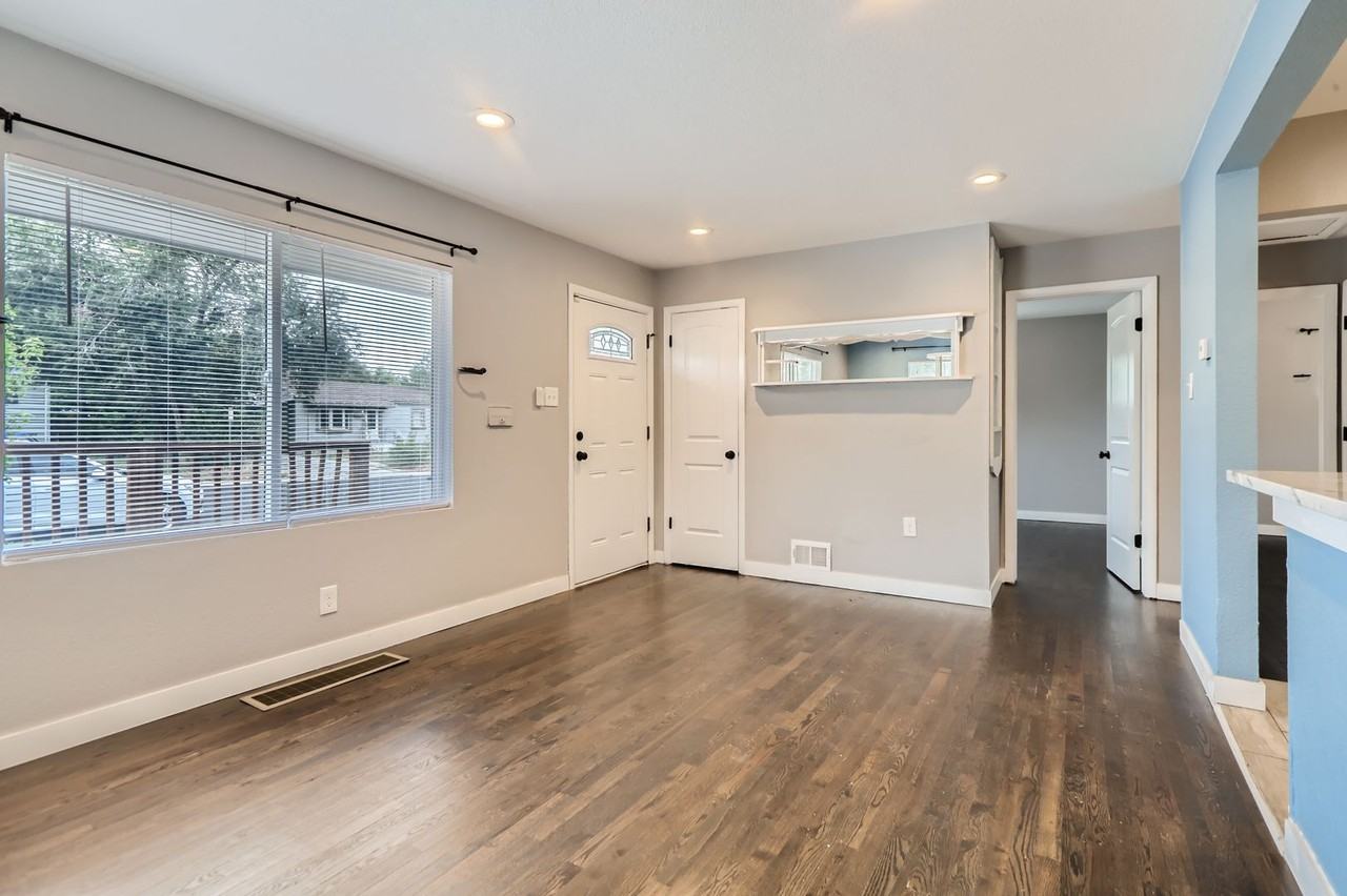 1314 S Meade St - Photo 3 of 10