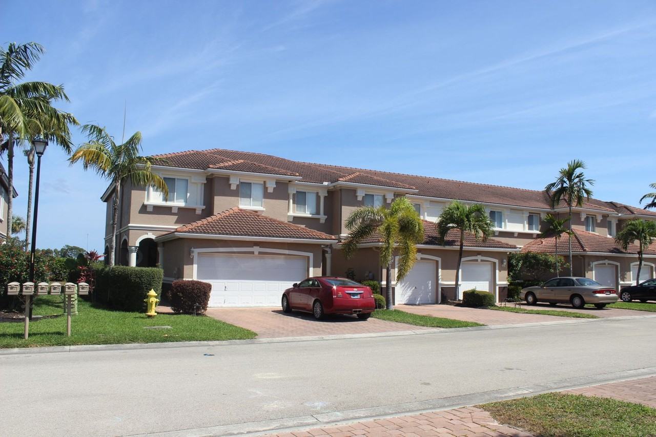 9701 Roundstone Cir - Photo 2 of 41