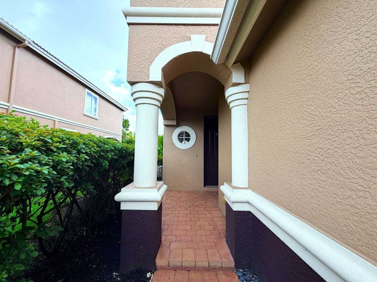 9701 Roundstone Cir - Photo 4 of 41