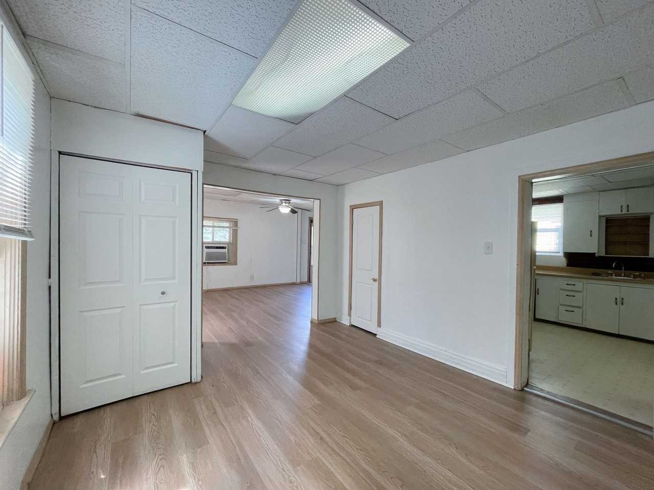 102 E 9th Ave - Photo 4 of 15